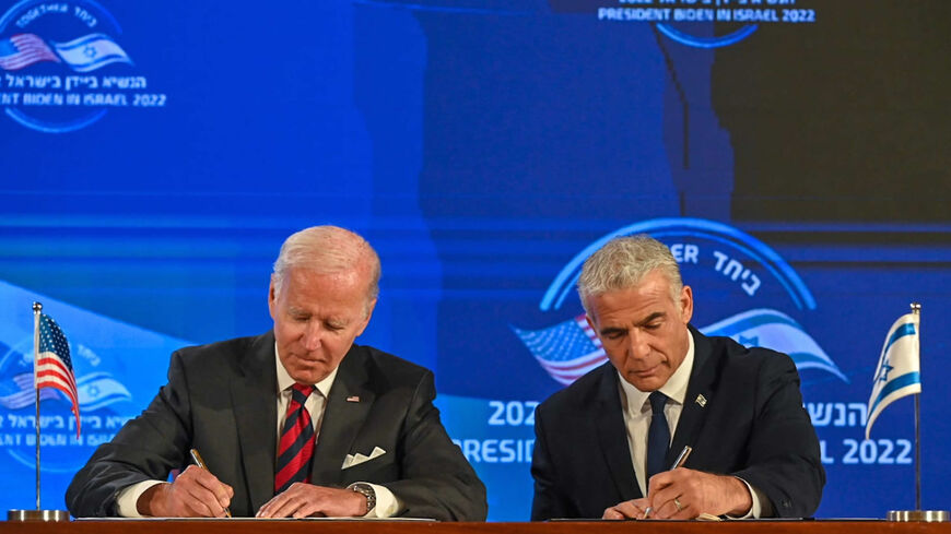 Biden and Lapid signing the Jerusalem declaration 