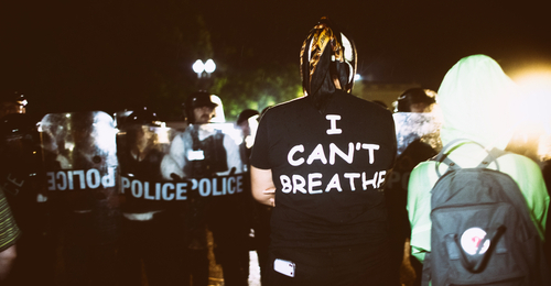I cannot breathe written on the back of shirt during a protest
