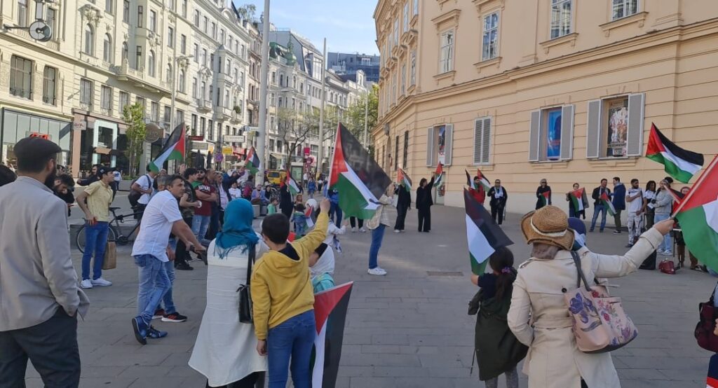 Palestinian supporters rallying in Vienna