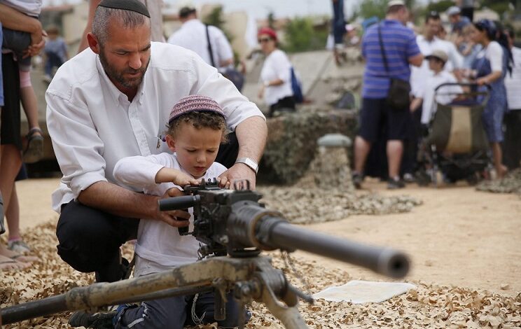 Jewish Settlers train their kids how to use weapons .